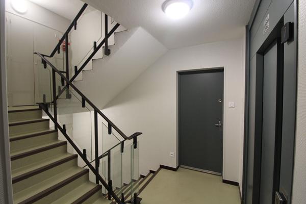 MONTAUBAN, centre ville, T4 traversant, ascenseur au palier, garage, loggia
