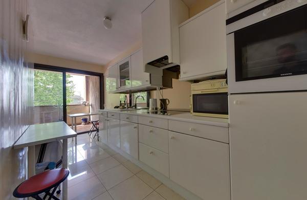 MONTAUBAN, centre ville, T4 traversant, ascenseur au palier, garage, loggia