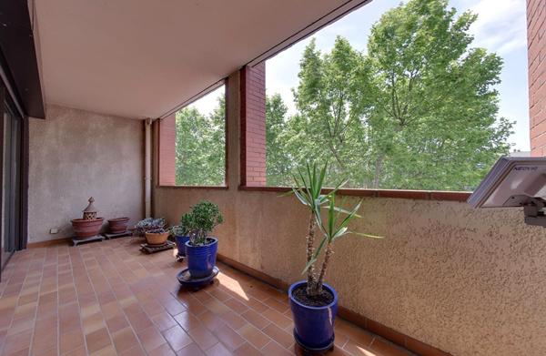 MONTAUBAN, centre ville, T4 traversant, ascenseur au palier, garage, loggia