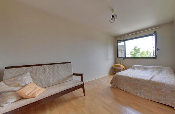 MONTAUBAN, centre ville, T4 traversant, ascenseur au palier, garage, loggia