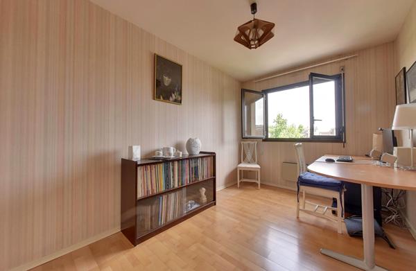 MONTAUBAN, centre ville, T4 traversant, ascenseur au palier, garage, loggia