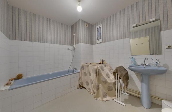 MONTAUBAN, centre ville, T4 traversant, ascenseur au palier, garage, loggia