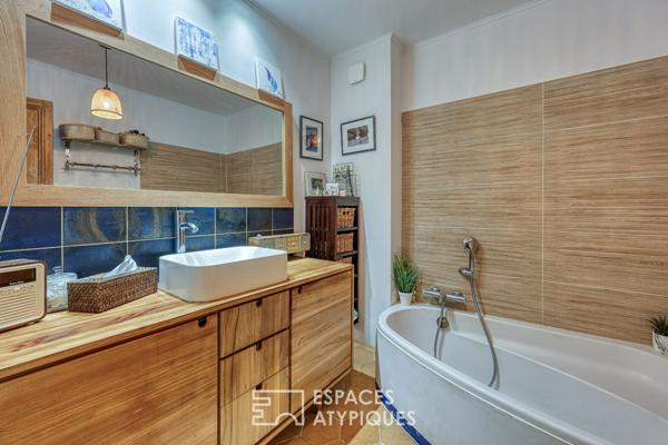 Maison ancienne rénovée en centre-ville avec garage