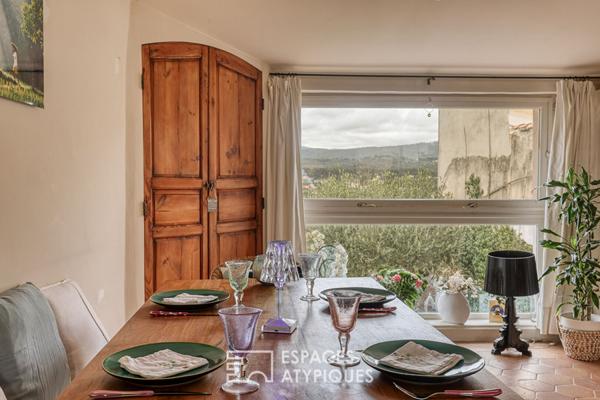 Maison ancienne rénovée en centre-ville avec garage