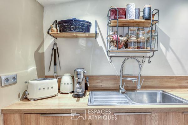 Maison ancienne rénovée en centre-ville avec garage