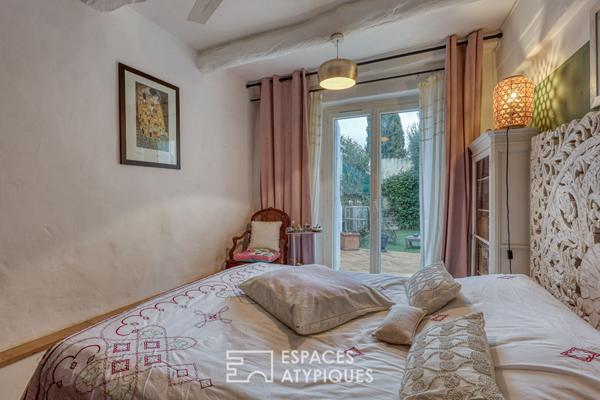 Maison ancienne rénovée en centre-ville avec garage