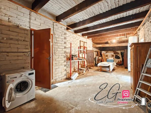 Maison en pierre à rénover :  jardin, garage, grenier aménageable