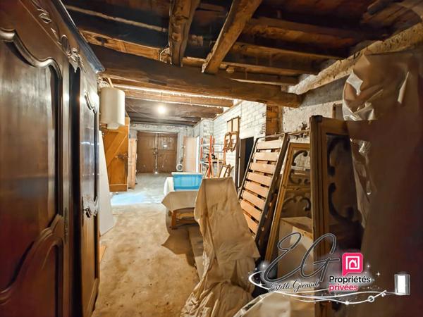 Maison en pierre à rénover :  jardin, garage, grenier aménageable