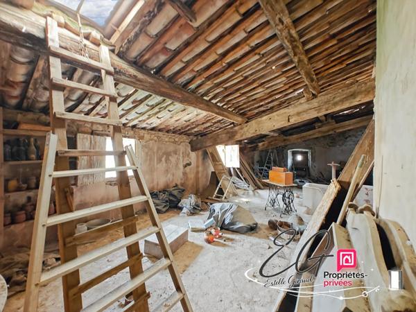 Maison en pierre à rénover :  jardin, garage, grenier aménageable