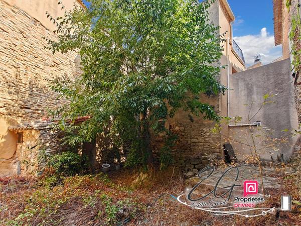 Maison en pierre à rénover :  jardin, garage, grenier aménageable