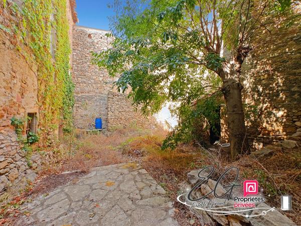 Maison en pierre à rénover :  jardin, garage, grenier aménageable