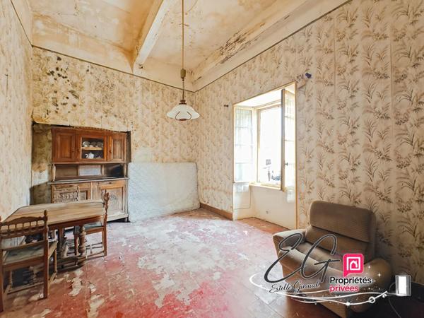 Maison en pierre à rénover :  jardin, garage, grenier aménageable