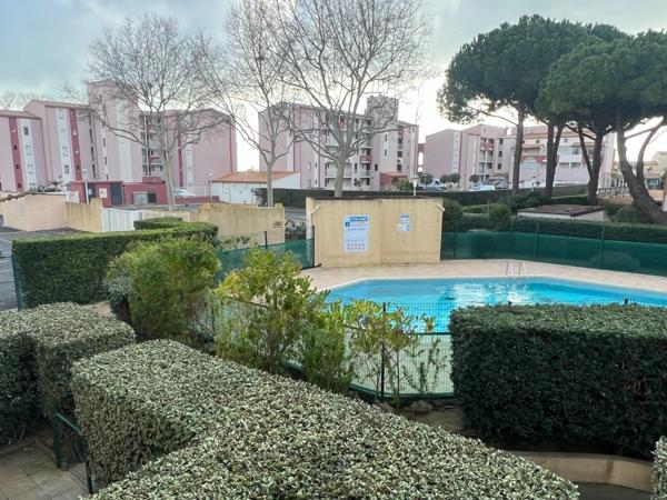 APPARTEMENT MEUBLÉ AVEC CABINE FERMÉE – LOGGIA 10M² – PISCINE & PARKING – LE CAP D'AGDE