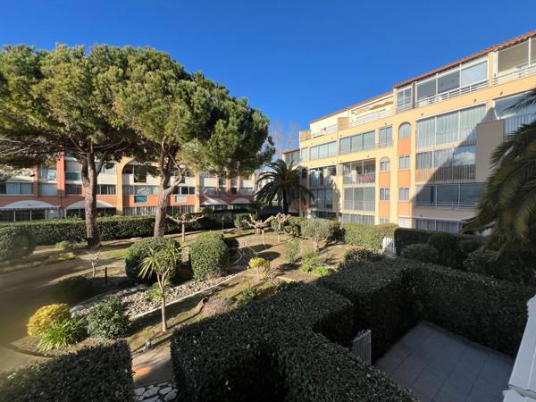 APPARTEMENT MEUBLÉ AVEC CABINE FERMÉE – LOGGIA 10M² – PISCINE & PARKING – LE CAP D'AGDE
