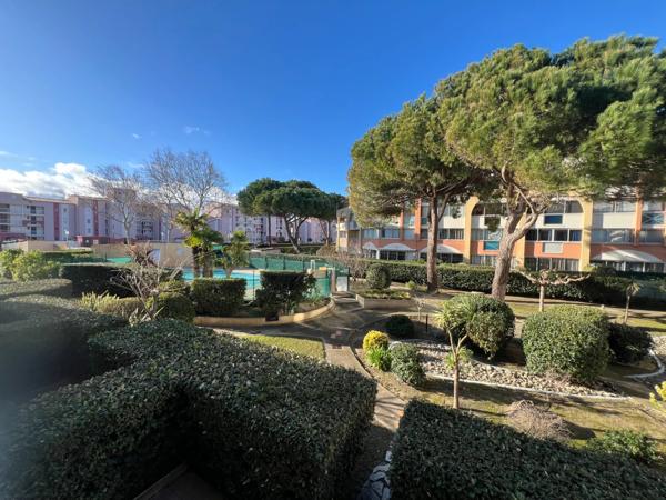 APPARTEMENT MEUBLÉ AVEC CABINE FERMÉE – LOGGIA 10M² – PISCINE & PARKING – LE CAP D'AGDE