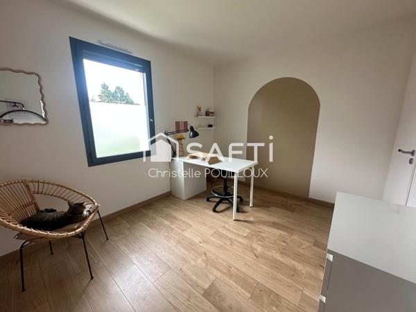 Maison contemporaine de plain-pied – 3 chambres et garage
