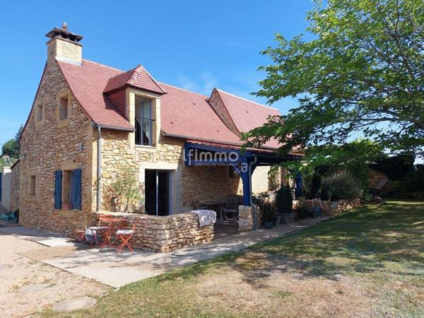 Maison en pierre de 97m² avec piscine sur un terrain de 1651m²