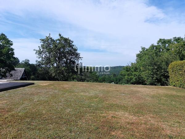 Maison en pierre de 97m² avec piscine sur un terrain de 1651m²