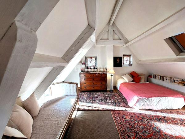 Maison en pierre de 97m² avec piscine sur un terrain de 1651m²