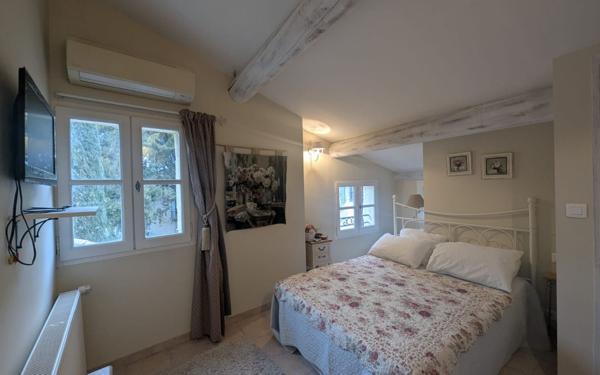 Maison à louer    3 pièces •  Uzès