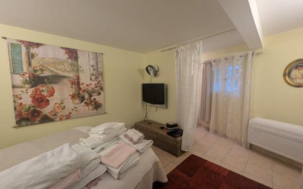 Maison à louer    3 pièces •  Uzès