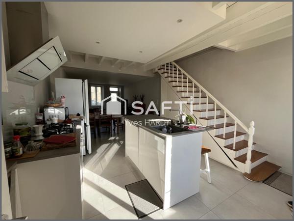 Maison ancienne rénovée. 2 chambres. Beau terrain clos.