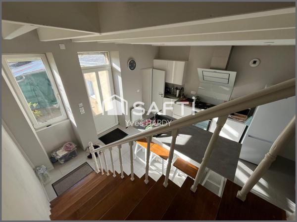 Maison ancienne rénovée. 2 chambres. Beau terrain clos.