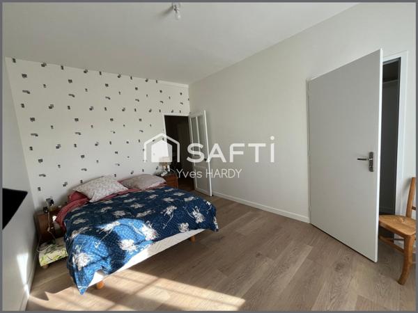 Maison ancienne rénovée. 2 chambres. Beau terrain clos.