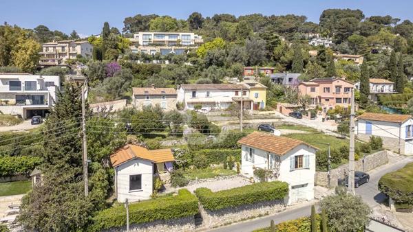 Charmante propriété avec vue mer à rénover à Mougins