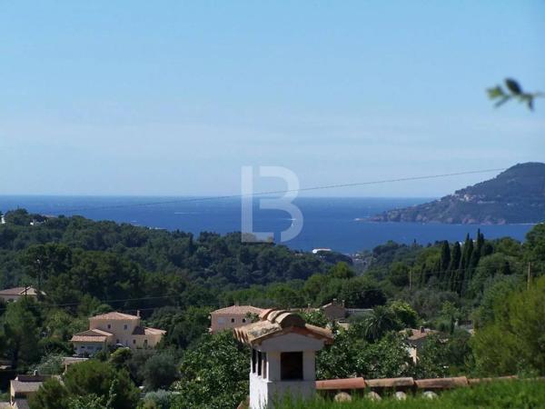 Charmante propriété avec vue mer à rénover à Mougins