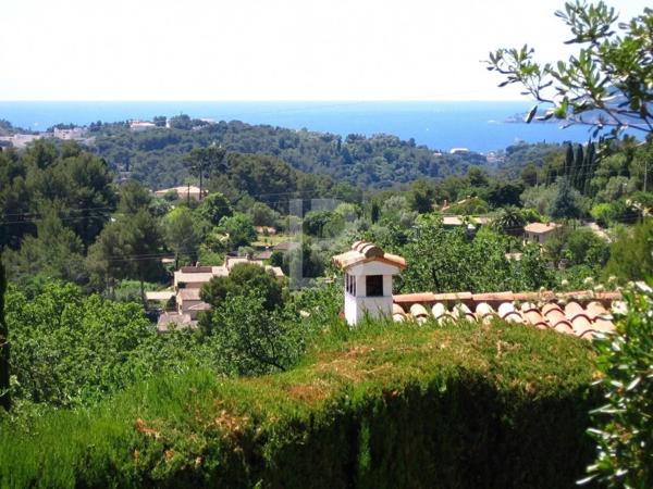 Charmante propriété avec vue mer à rénover à Mougins