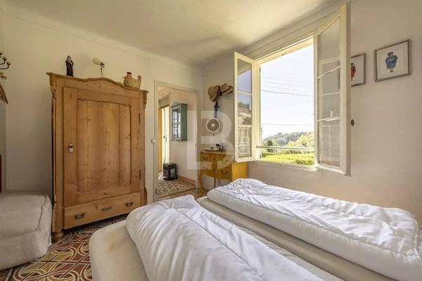 Charmante propriété avec vue mer à rénover à Mougins