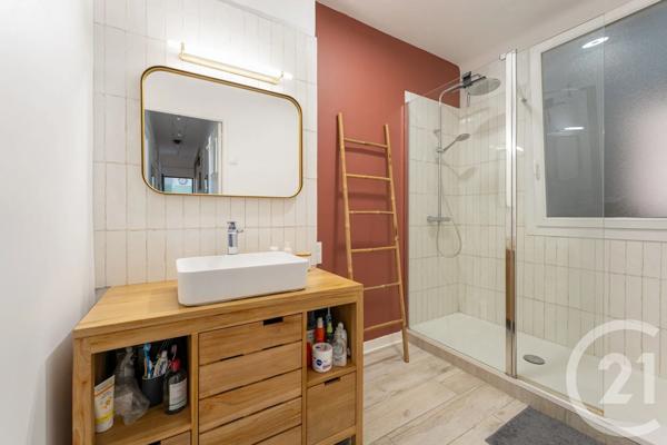 Appartement F3 à vendre  3 pièces - 78 m 2   MARSEILLE  - 13004