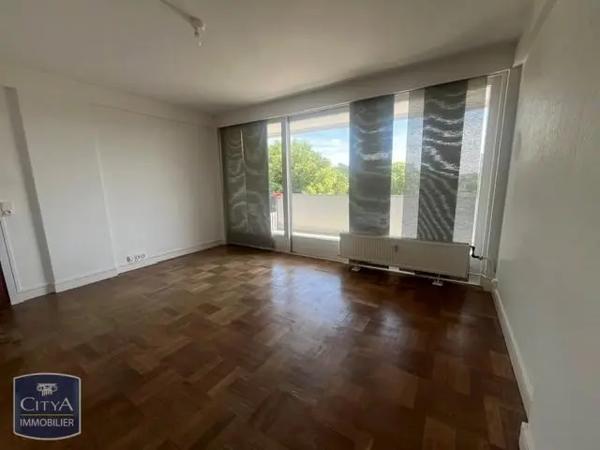 Appartement à louer 2 pièces 67m² Cambrai (59400)