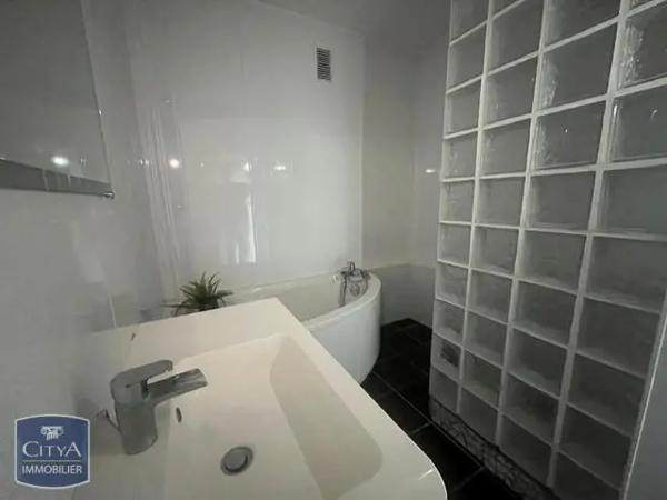 Appartement à louer 2 pièces 67m² Cambrai (59400)