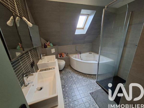 Maison à vendre 6 pièces 117 m² Saint-Étienne-de-Montluc