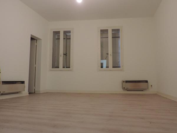 Bel Immeuble à vocation polyvalente. Habitation - Bureaux - Cabinet médical - Locatif.