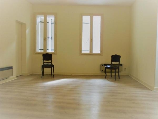 Bel Immeuble à vocation polyvalente. Habitation - Bureaux - Cabinet médical - Locatif.