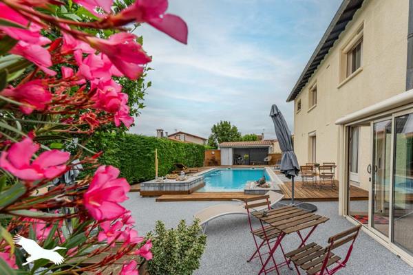 Maison à vendre 457 600 € Roquettes 6 p 181 m² DPE C
