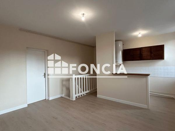 Location Appartement 2 pièces 43.79 m² - 26 RUE PAUL BANASTON Lisieux 14100