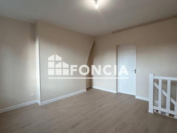 Location Appartement 2 pièces 43.79 m² - 26 RUE PAUL BANASTON Lisieux 14100