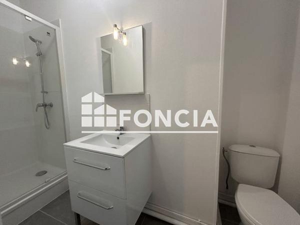 Location Appartement 2 pièces 43.79 m² - 26 RUE PAUL BANASTON Lisieux 14100