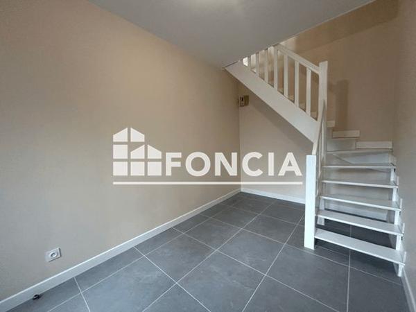 Location Appartement 2 pièces 43.79 m² - 26 RUE PAUL BANASTON Lisieux 14100