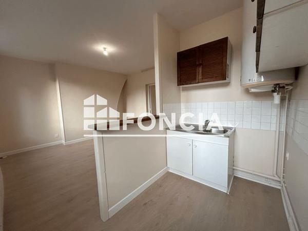 Location Appartement 2 pièces 43.79 m² - 26 RUE PAUL BANASTON Lisieux 14100