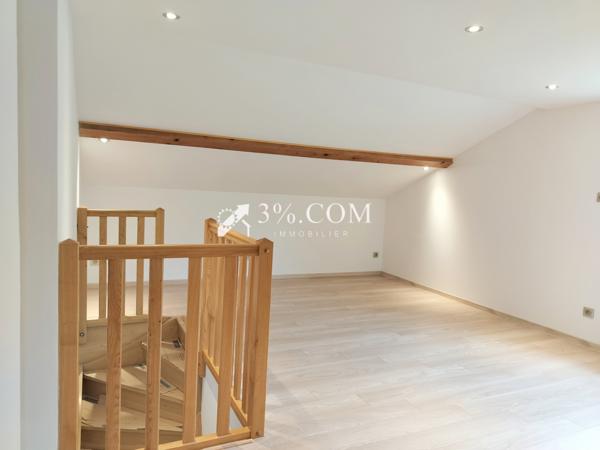 Maison de 198m2 comprenant deux appartements sur parcelle arborée de 643m2 Le Cheylard (07160)