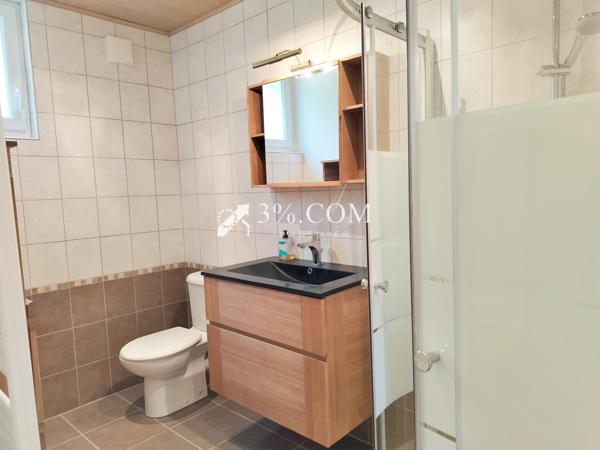 Maison de 198m2 comprenant deux appartements sur parcelle arborée de 643m2 Le Cheylard (07160)