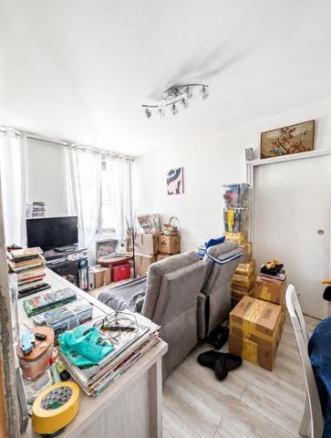 Appartement
         2 pièces
        - 51 m² 59 000 € *
