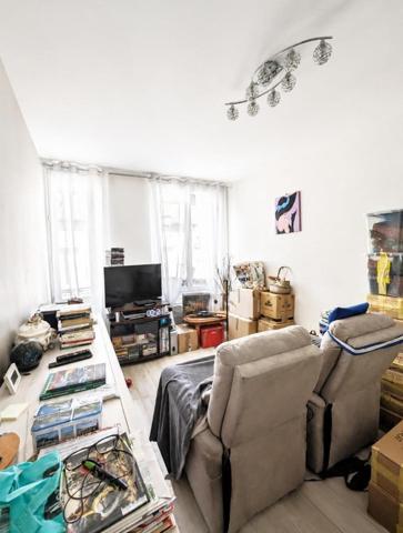 Appartement
         2 pièces
        - 51 m² 59 000 € *