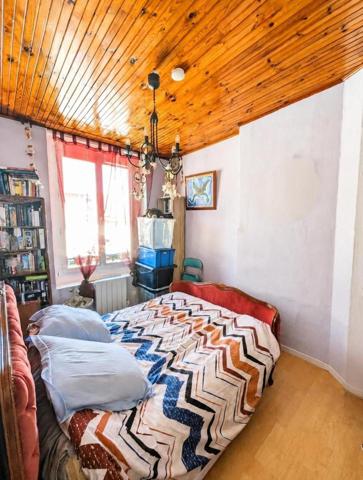 Appartement
         2 pièces
        - 51 m² 59 000 € *
