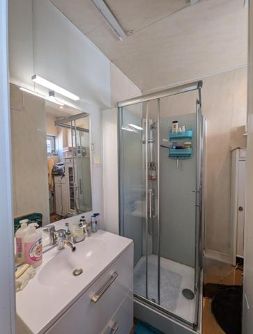 Appartement
         2 pièces
        - 51 m² 59 000 € *
